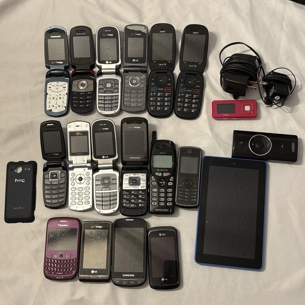 Lot Of Smart & Flip Phones, Untested, Parts / Repair, Mixed Brands & Models